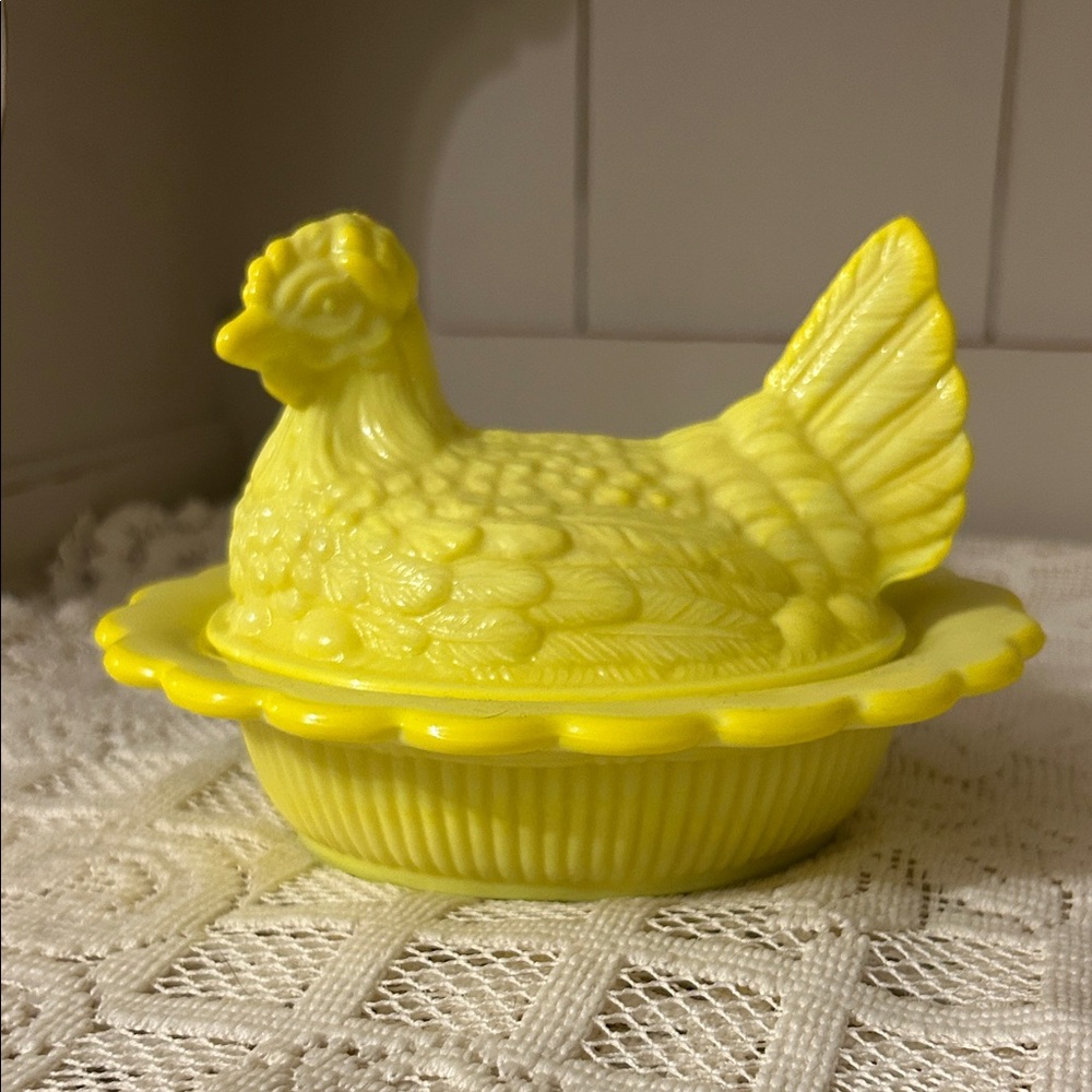 Mosser Dandelion Hen on Nest